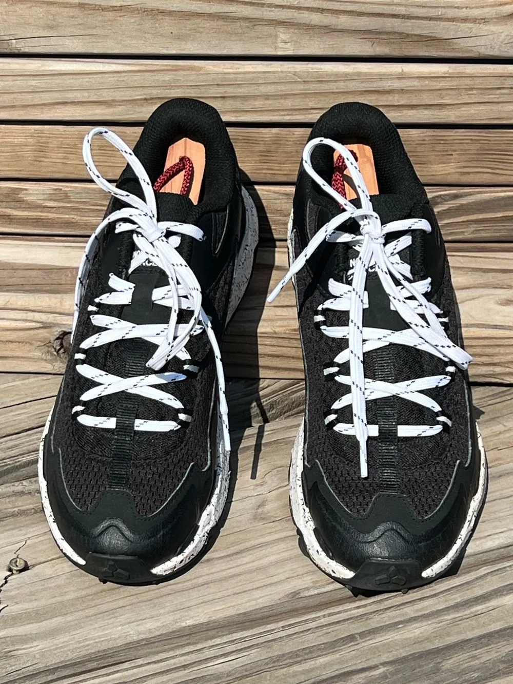 •The North Face 9.5 Victiv Taraval Trail Sneaker! EUC!
